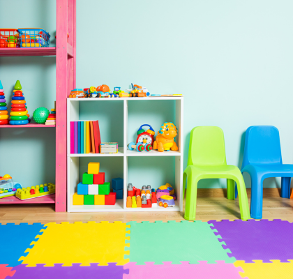 עיצוב חדר ילדים יוקרתי ואסתטי עם טקסטיל צבעוני לבית